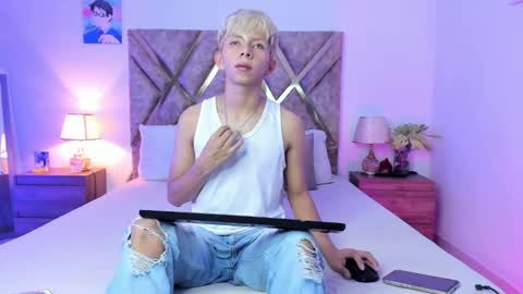 Son Hyunjin online show from February 10, 12:48 am