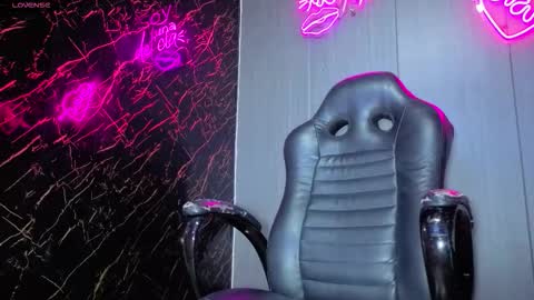 kelvis online show from November 11, 9:25 am