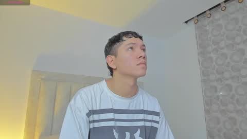 Snapshot of iamjulian_ chatting on March 9, 10:52 am Juliiiiian online show from March 9, 10:52 am