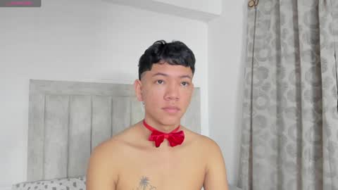 Snapshot of iamjulian_ chatting on December 24, 10:55 am Juliiiiian online show from December 24, 10:55 am