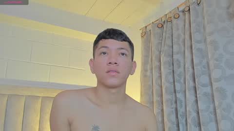 Snapshot of iamjulian_ chatting on January 23, 10:54 am Juliiiiian online show from January 23, 10:54 am