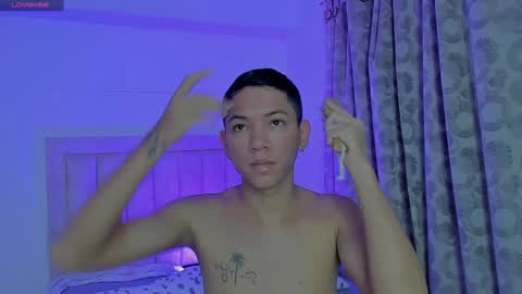 Snapshot of iamjulian_ chatting on January 22, 11:23 am Juliiiiian online show from January 22, 11:23 am