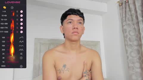 Snapshot of iamjulian_ chatting on December 7, 2:46 pm Juliiiiian online show from December 7, 2:46 pm