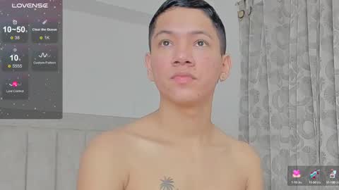 Snapshot of iamjulian_ chatting on February 12, 11:29 am Juliiiiian online show from February 12, 11:29 am