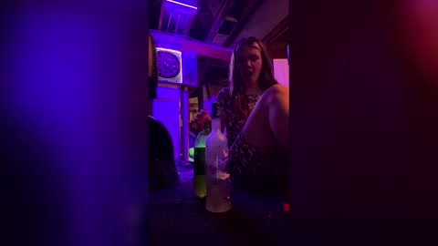 iamlane26558503 online show from February 12, 7:25 am