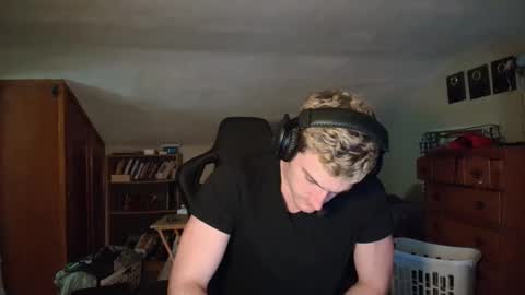 Snapshot of iamtommyparker chatting on October 18, 4:17 am iamtommyparker online show from October 18, 4:17 am