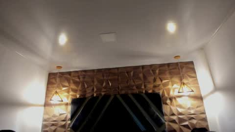 IAN CASTILLO online show from April 6, 11:11 am