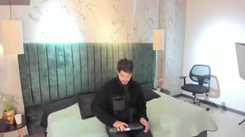 Ian Davis online show from October 10, 11:59 am