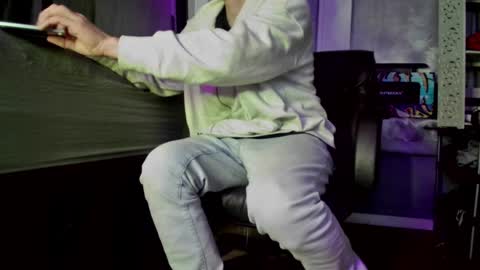 Snapshot of igetherwetter chatting on January 13, 8:47 am Amiri Roue online show from January 13, 8:47 am