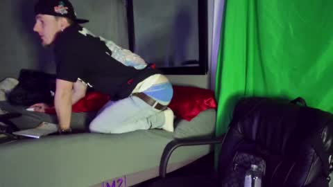 Snapshot of igetherwetter chatting on January 12, 12:49 am Amiri Roue online show from January 12, 12:49 am