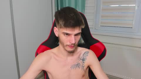 Snapshot of illusions888 chatting on March 10, 4:38 am D-Illusion online show from March 10, 4:38 am