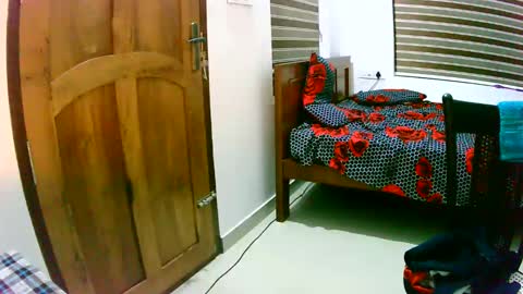 Inglorious Hairy Uncut online show from January 8, 9:23 pm