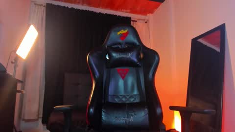 Brayan Chavez online show from December 2, 4:48 am