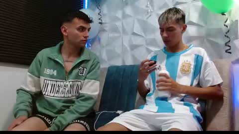 Snapshot of isaac_tan chatting on September 12, 8:03 am Isaac tan online show from September 12, 8:03 am