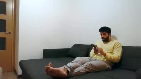 italianboybcn online show from December 17, 8:34 am