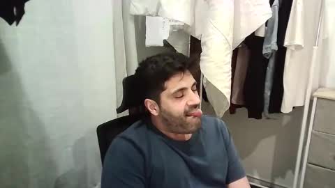 italianboybcn online show from October 11, 7:51 pm