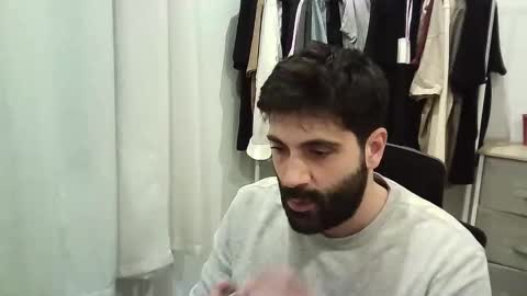 italianboybcn online show from December 13, 10:38 pm