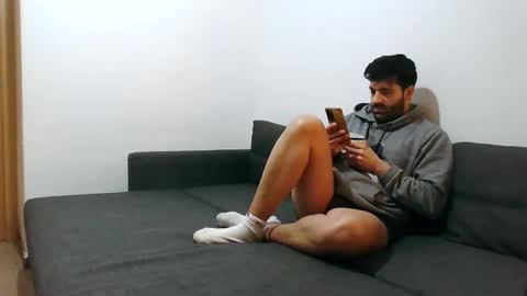 italianboybcn online show from December 30, 8:10 am