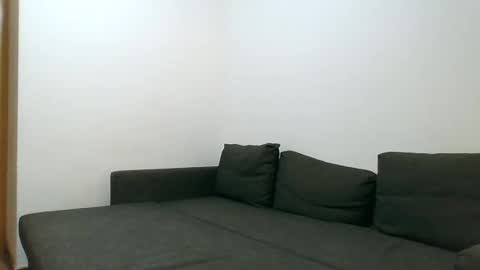 italianboybcn online show from December 21, 8:39 am