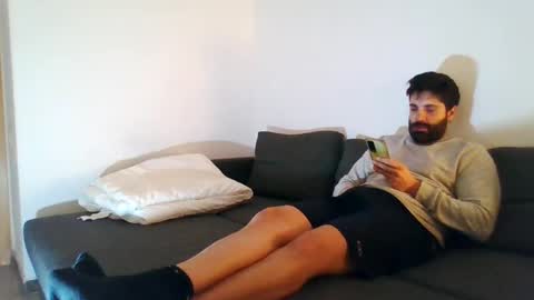 italianboybcn online show from December 12, 8:03 am