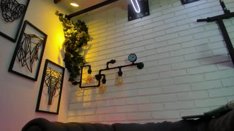 Italo Moore online show from December 2, 11:35 am