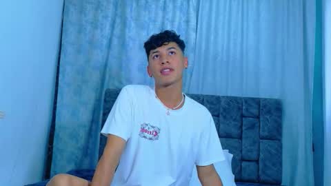 ithan_kingtwin online show from April 14, 7:57 pm