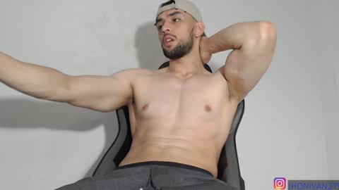 Snapshot of ivanhot279 chatting on December 13, 7:53 pm ivanhot279 online show from December 13, 7:53 pm