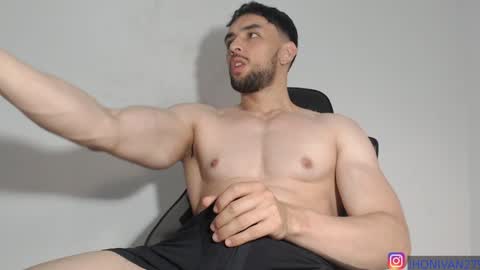 Snapshot of ivanhot279 chatting on December 12, 7:26 pm ivanhot279 online show from December 12, 7:26 pm