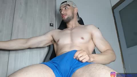 Snapshot of ivanhot279 chatting on February 27, 10:42 pm ivanhot279 online show from February 27, 10:42 pm
