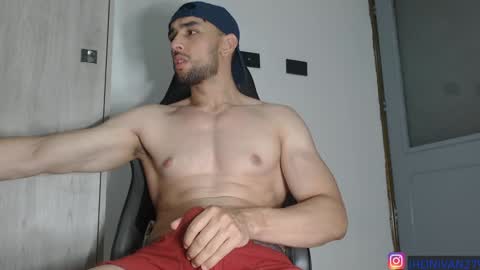 Snapshot of ivanhot279 chatting on January 10, 9:31 pm ivanhot279 online show from January 10, 9:31 pm