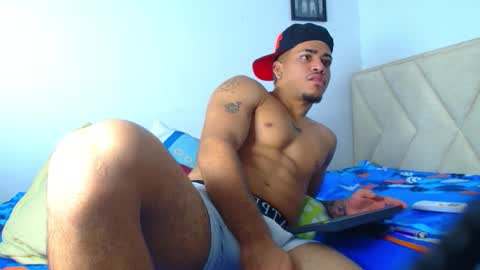 izaack online show from December 2, 4:43 pm