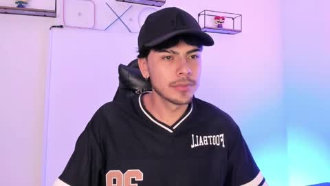 izack_01 online show from April 15, 5:13 pm