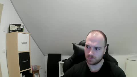 Snapshot of j_german783377 chatting on December 11, 8:38 am here4y online show from December 11, 8:38 am