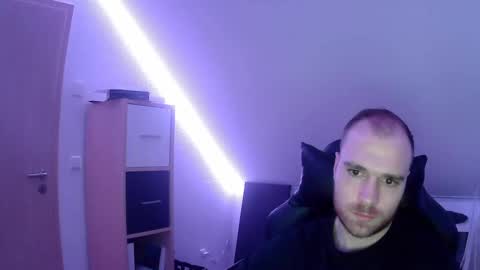 Snapshot of j_german783377 chatting on January 19, 7:04 pm here4y online show from January 19, 7:04 pm