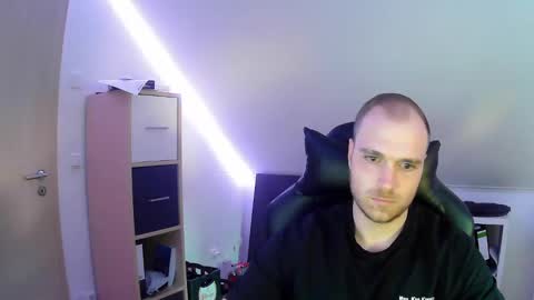 Snapshot of j_german783377 chatting on March 6, 4:49 pm here4y online show from March 6, 4:49 pm