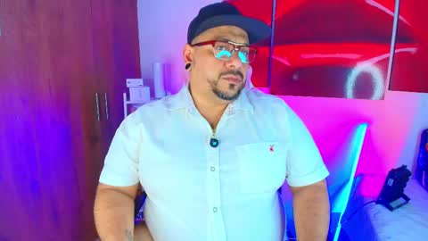 daddy sir master bear online show from September 18, 3:47 pm