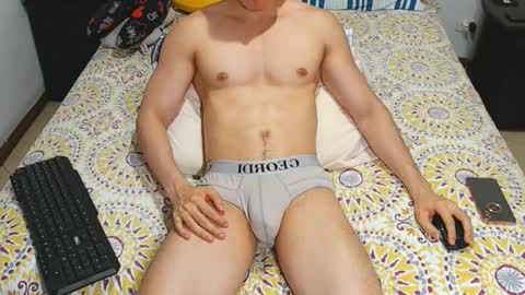 Snapshot of jahshot4 chatting on October 20, 5:44 am jahshot4 online show from October 20, 5:44 am