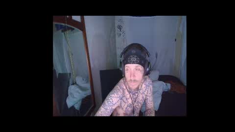 showingitoff online show from April 6, 7:31 am