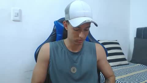 Hi guys im new 3 online show from February 11, 8:03 pm