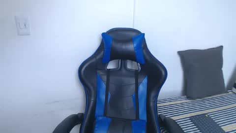 Hi guys im new 3 online show from February 18, 6:16 pm