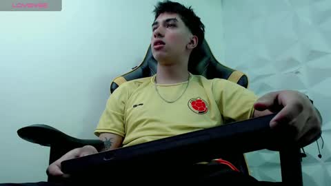 jake_tripp online show from December 22, 3:33 am