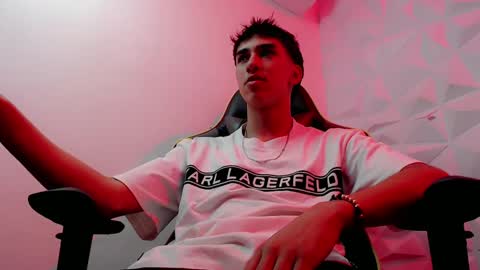 jake_tripp online show from December 10, 4:34 am