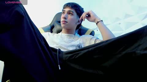 jake_tripp online show from December 29, 3:44 am