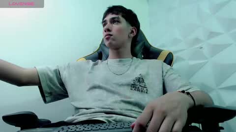 jake_tripp online show from December 28, 3:37 am