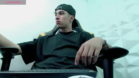 jake_tripp online show from December 20, 3:25 am