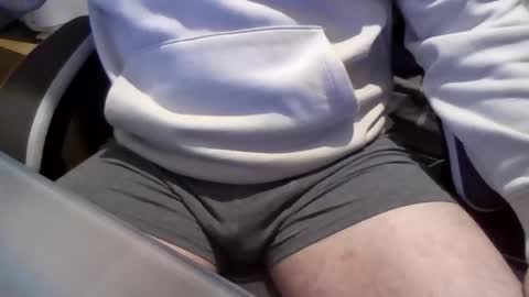 jakieg010 online show from April 14, 2:22 am