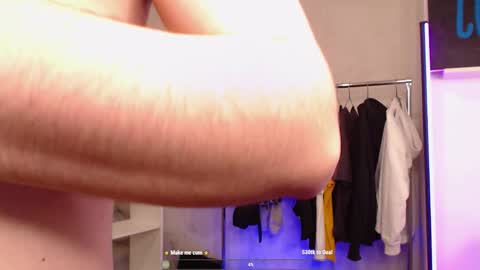 Snapshot of jame_flow chatting on October 14, 3:30 pm Hey there Im Jame online show from October 14, 3:30 pm