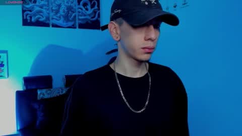 james_adamss_ online show from November 22, 12:27 pm