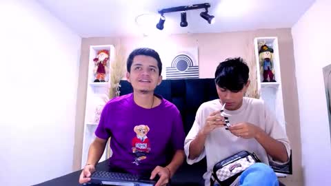 James y Kenet online show from February 11, 1:05 pm