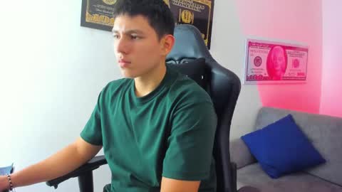 Snapshot of james_cr chatting on March 5, 9:28 pm james_cr online show from March 5, 9:28 pm